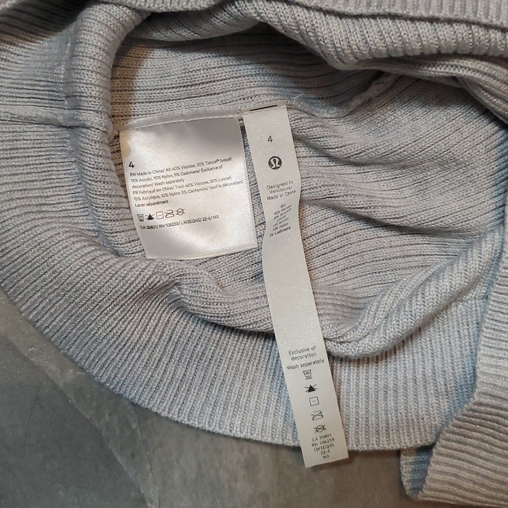 NWOT Lululemon Reversible Crossover Sweater. Heathered Core Ultra Light Grey. 4. - Picture 4 of 10